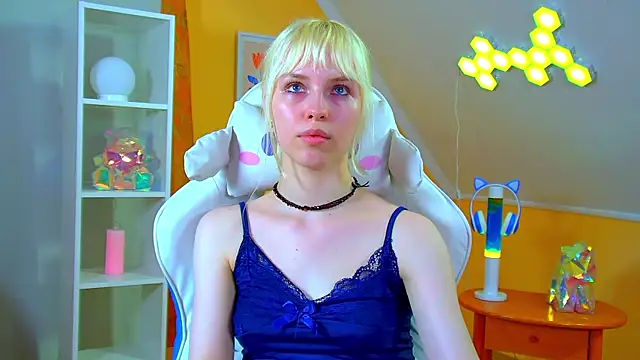 HannahHollis live