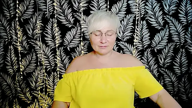 Olivia_playful live
