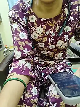 Radhika_gupta9 live