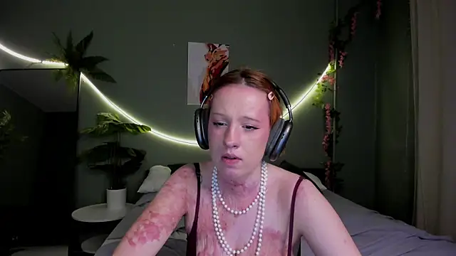 Maya_foxy live