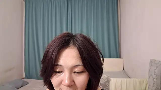 Lyndasilk live
