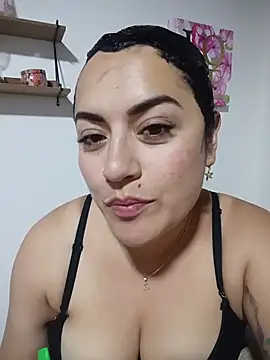 Lesly_10- live