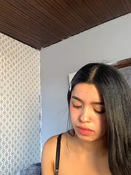 LunaMoore_Pink live