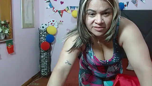 pamela_echeverria live