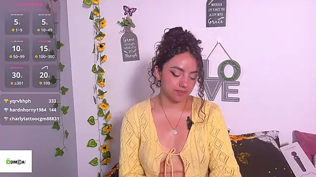 emiily_curly live