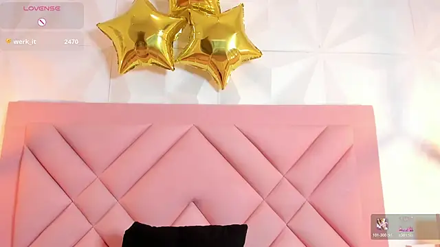 Caroline_daring live