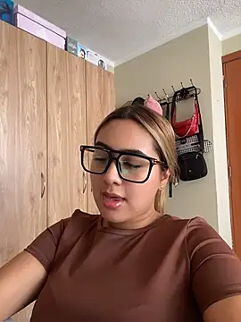 Miabonnett_ live