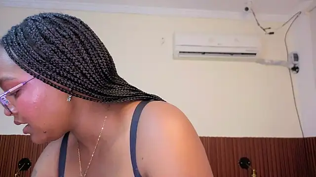 chanel_brunette live