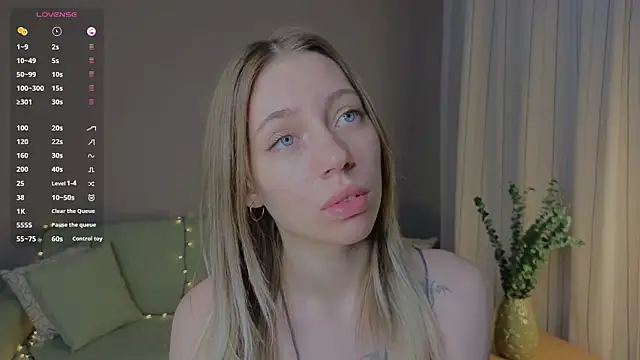 BlondeKelly live