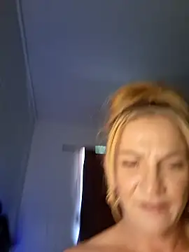 Goldenndoll live