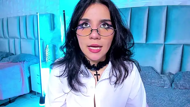 HollyPeach live