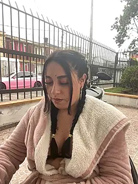 MiaSanchez_Pink live
