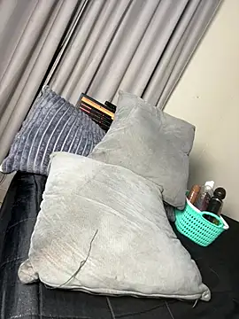 Hugemassivebootie live