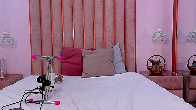 NaomiBennetti live