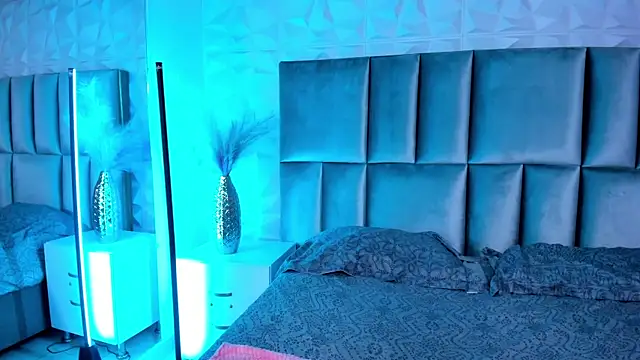 HollyPeach live