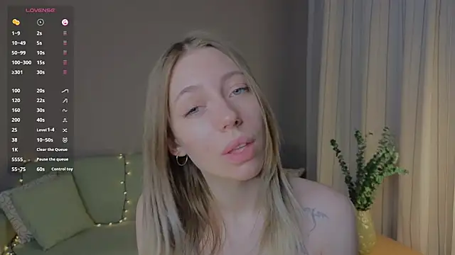 BlondeKelly live