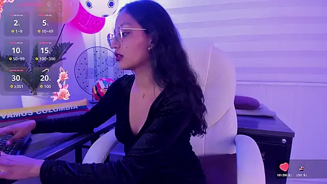 emma_brooks_ live