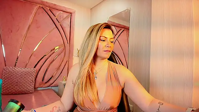 pamelaQenn2 live
