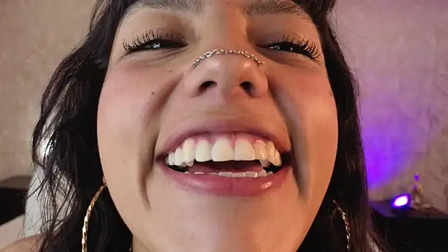 cute_hollywood live