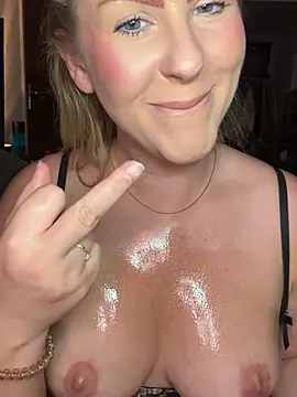 CharleighBaker live
