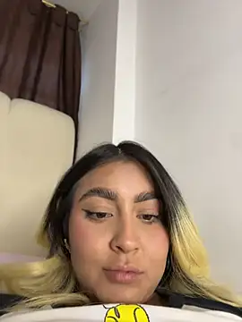 Elina_Hills live