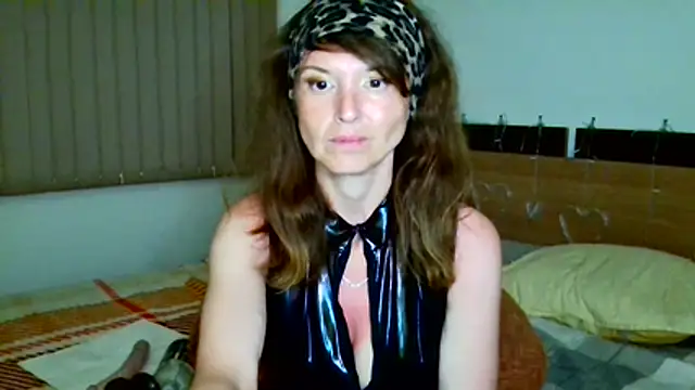 LoveElenika live
