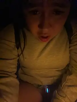 Pretty_Isadora live