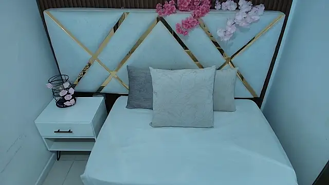 Real_virgin_Pussy live