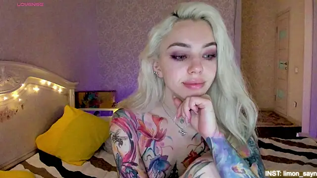 LillyMoure_ live