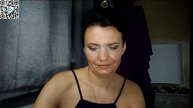 HotMamaQueen234 live