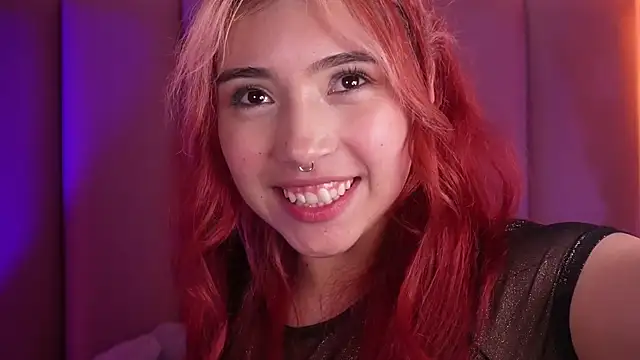 Dakota_velvet_ live