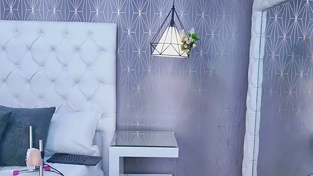 CarolineOlsen live