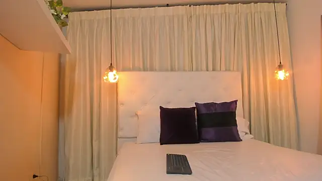 Samantha_Lenox live