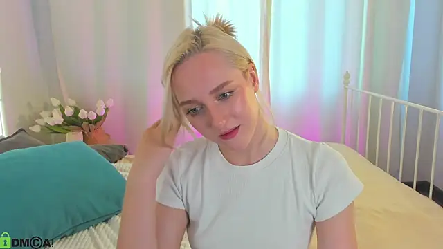 Chloe-Deccer live