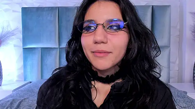 HollyPeach live