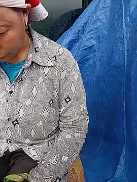 tuyet-nhi live