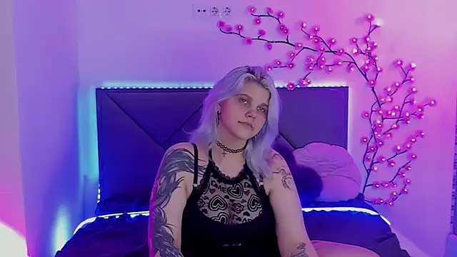 JoannLowe live