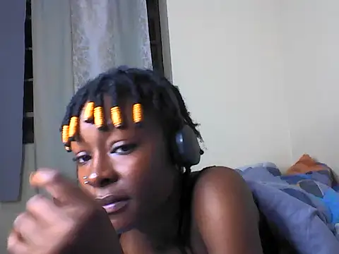 freakyqueenB live
