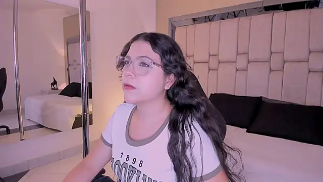 LilithBloom7 live