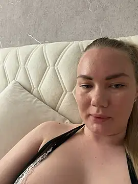 LianaCruz__ live