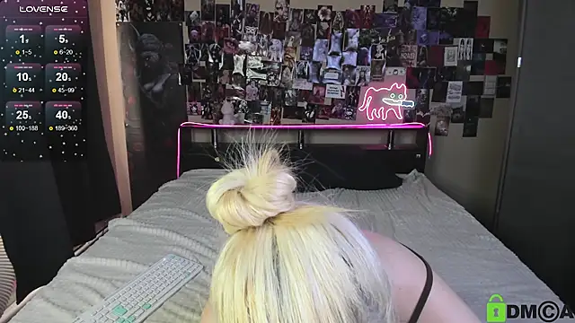 Naomi1Hinata live