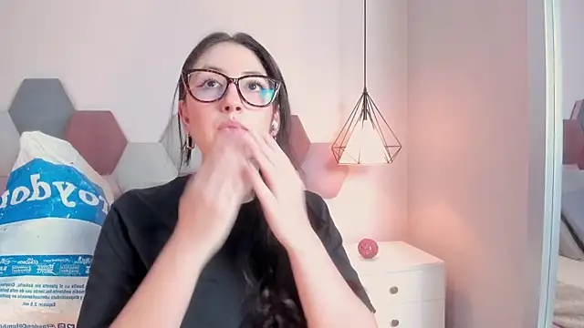 Emilywatsonn live