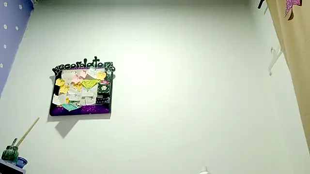 PetiteIvoryQueen19 live