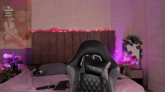 LanaMills_ live