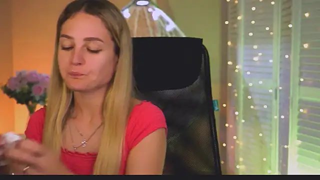 DeboraLarson live