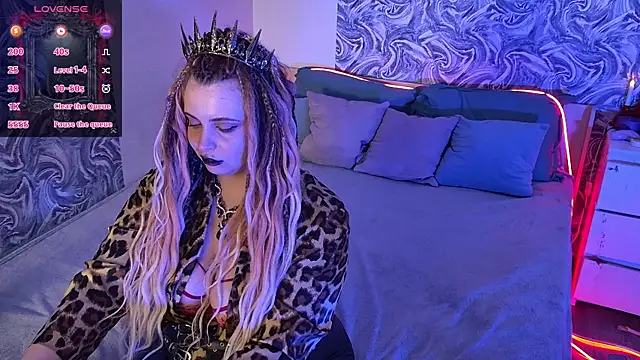 Miss_Maya_Mils live