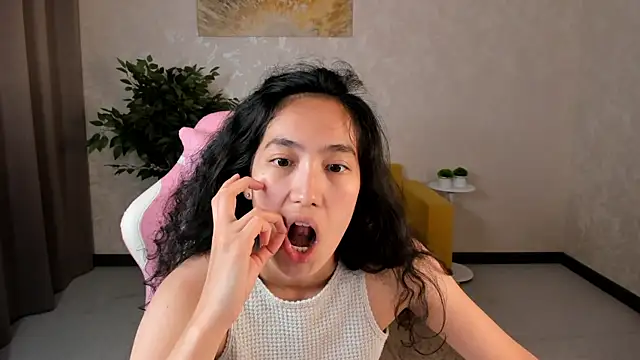 FlirtyAura live