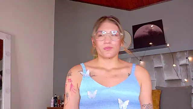 LiaaMoretti__ live