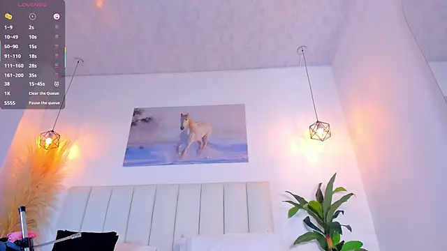 _Emily_Queen live