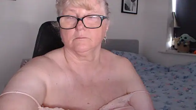 NoraMelow live